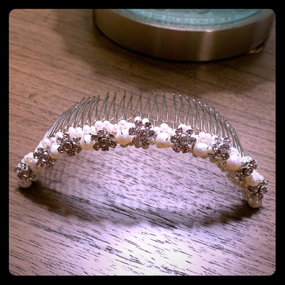 Bridal hairpiece -Pearl and crystal